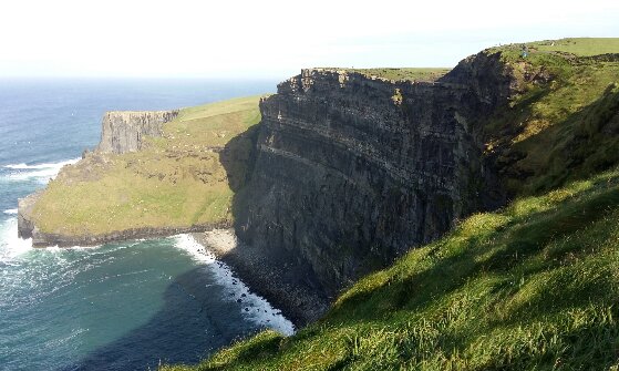 Irische Küste mit Felsen